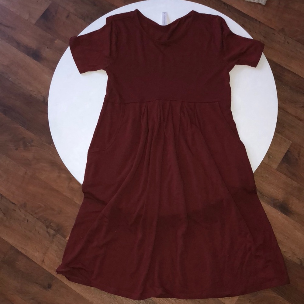 reds short sleeve dress